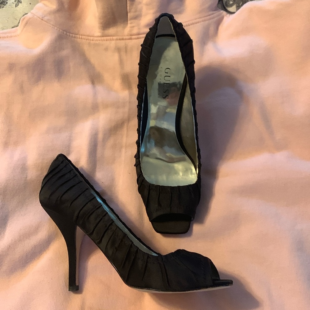 Guess Sexy Black Satin peep toe pumps